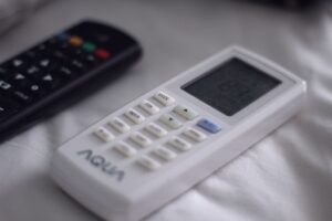 エアコンで除湿してカビを防ぐ方法は？