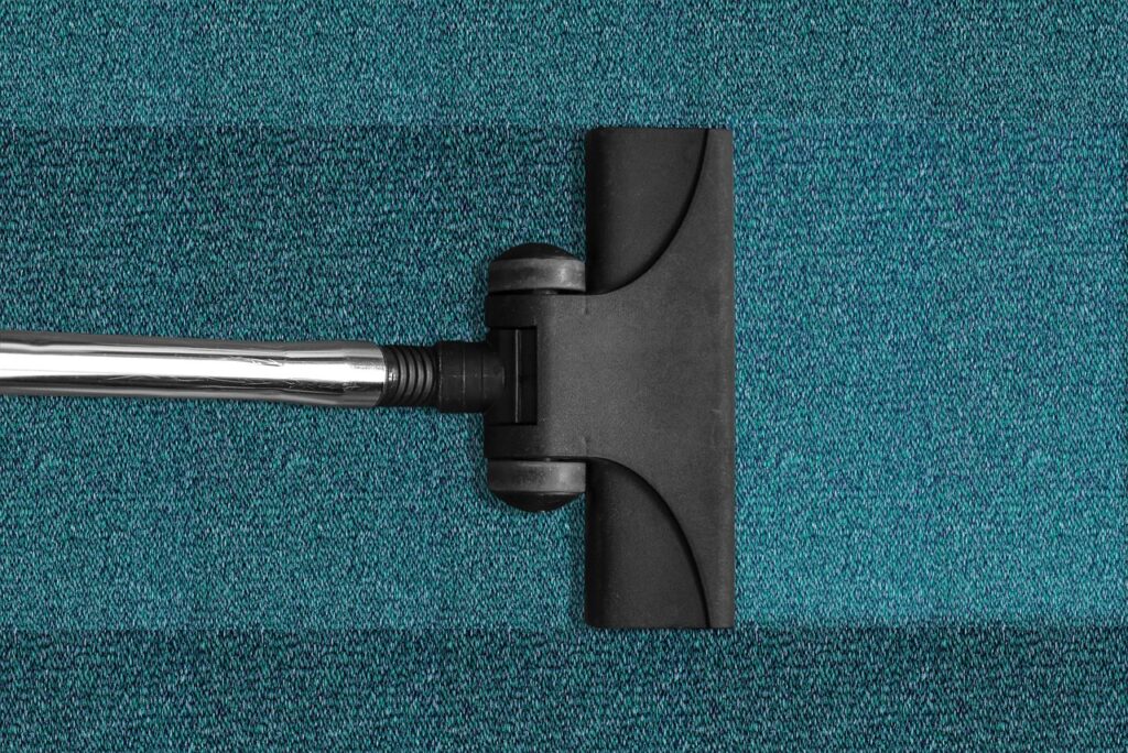 エアコンのドライ機能でカビが内部に発生した場合、掃除は必要ですか？