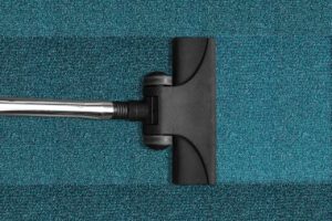 エアコンのドライ機能でカビが内部に発生した場合、掃除は必要ですか？